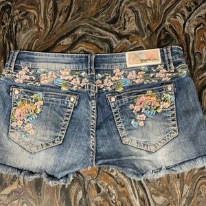 Grace Jean short short with embroidery